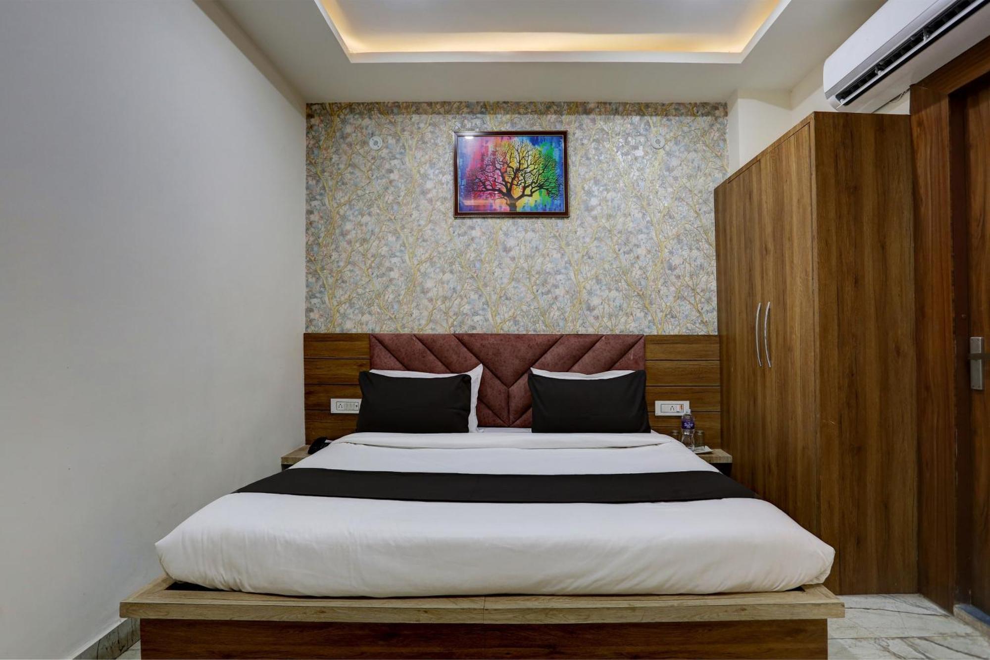 Hotel Collection O Jairaj Alwar Exteriér fotografie